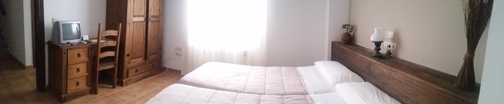 Hostal Rural La Casa Verde Cheles Екстериор снимка