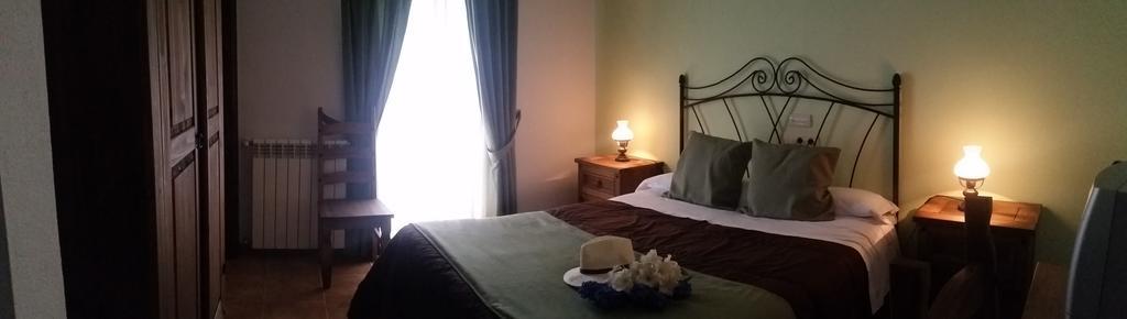 Hostal Rural La Casa Verde Cheles Екстериор снимка